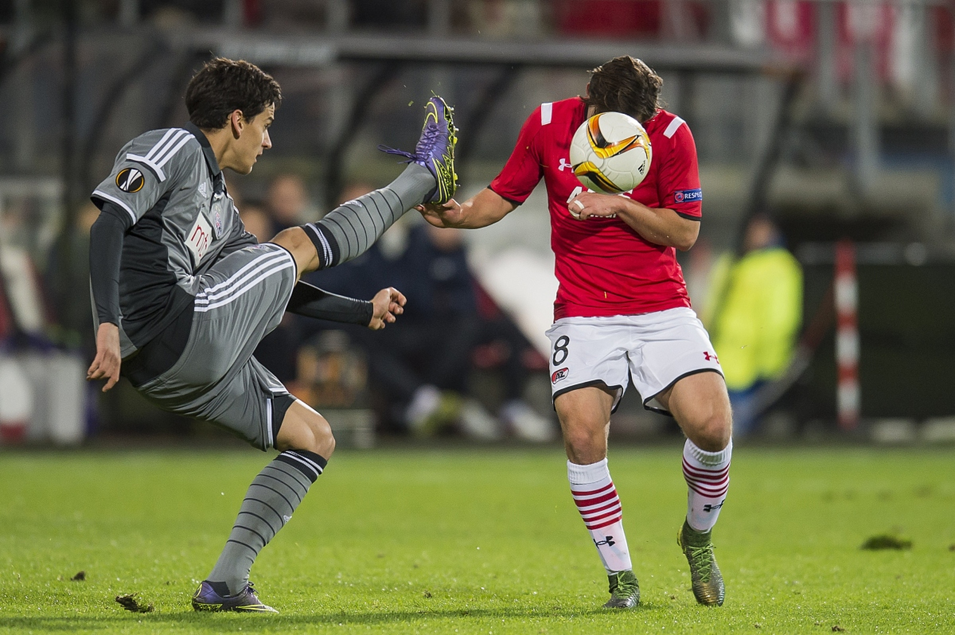 里程碑夜！北京首钢主帅复盘，荷甲转会期刷纪录，引发热议，数据趋势出现新变化的简单介绍