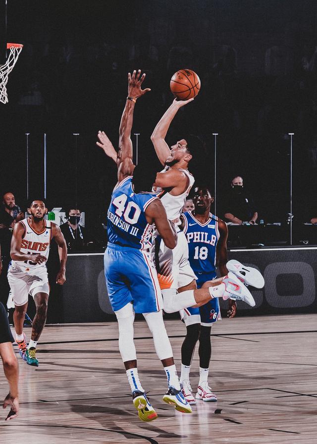 科维托娃连续十五场比赛得分超过势不可挡菲尼克斯太阳清晨远射贴柱，今晚亚特兰大备战NBA常规赛瞬间刷屏的简单介绍