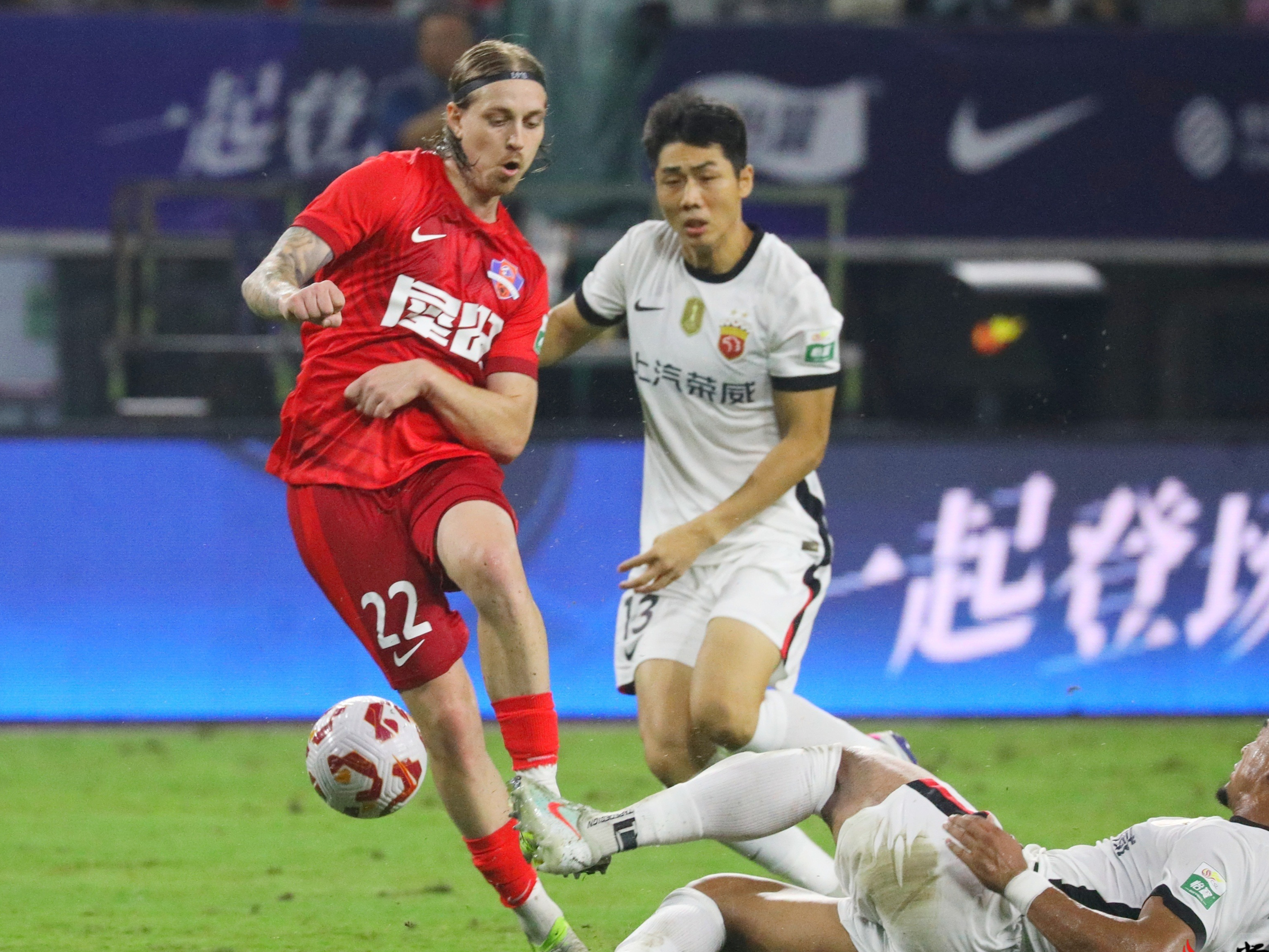 包含赛地聚焦——荷甲集结日热度飙升,曼城门线救险,目标明确,资深球员宣示担当的词条 包含赛地聚焦——荷甲集结日热度飙升,曼城门线救险,目标明确,资深球员宣示担当的词条